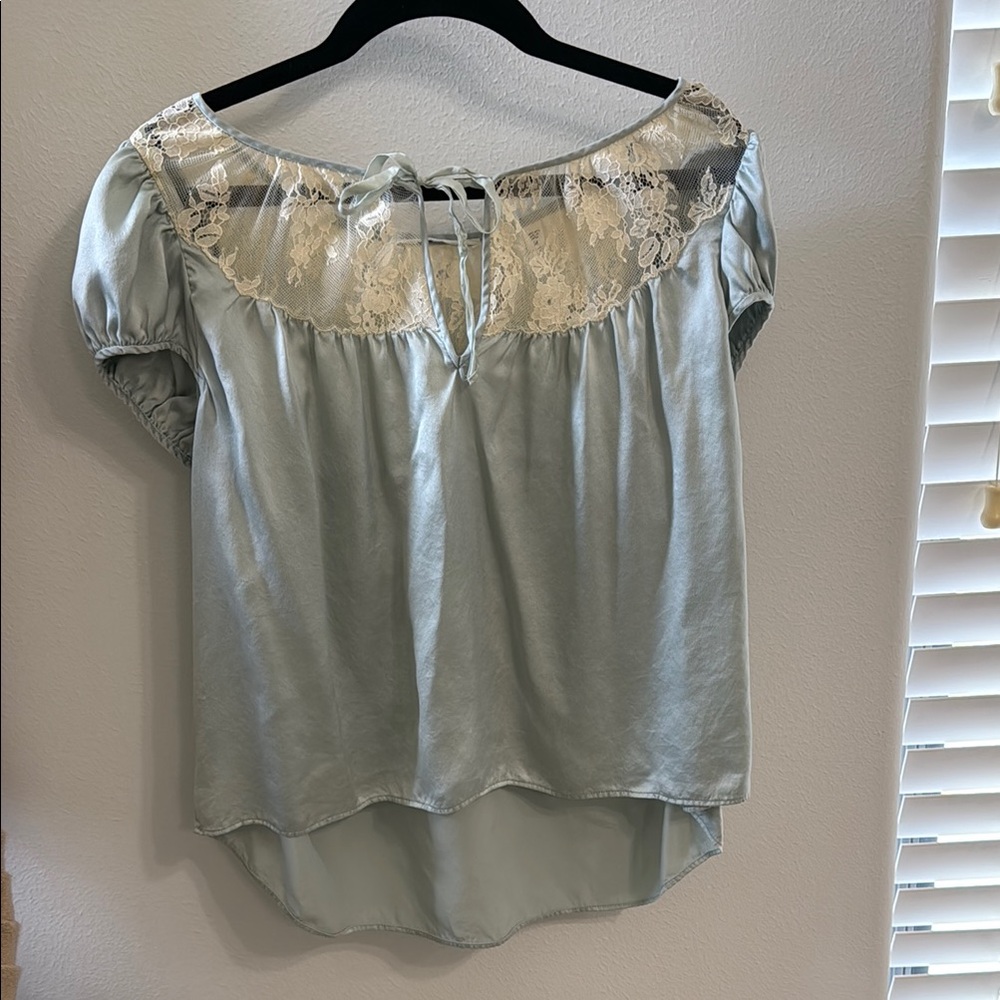 Dôen Lace Trimmed Blue Blouse